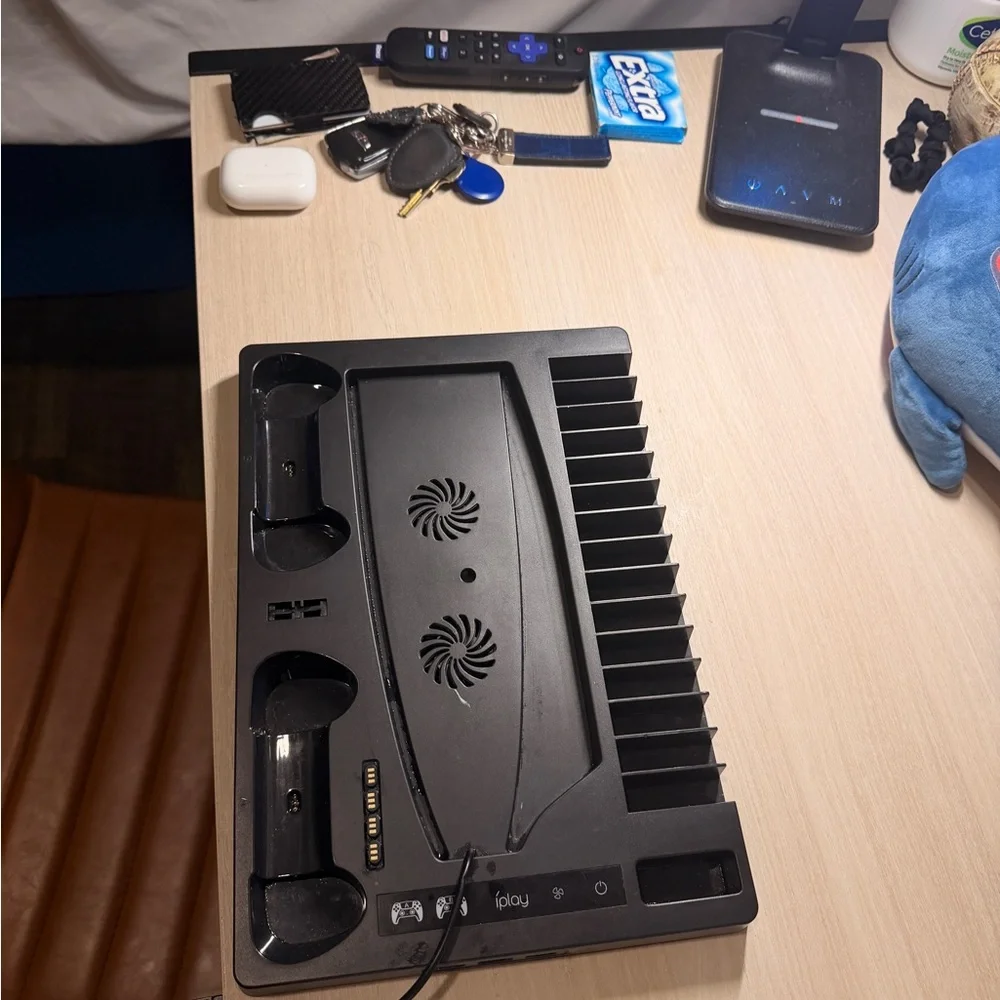 i play. Black Console